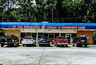 Ye Ole Fashioned Ice Cream And Sandwich Cafe outside