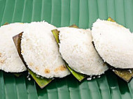 Putu Piring Simpang Peringgit food