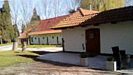 La Ferme Blanche outside