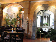 Oliveto inside