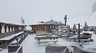 Bergrestaurant Tiergartenalm - Alois Riedlsperger outside