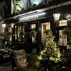 The Star Tavern, Belgravia outside