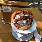 Hausbrauerei Feierling food