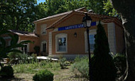 La Petite Gare outside