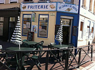 Au Cornet De Frites inside