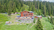 Pinzgauer Hütte outside