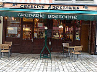 La Creperie Bretonne inside