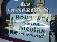 Saint Nicolas Gourmand outside