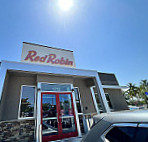 Red Robin Gourmet Burgers outside