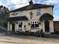 The Lamb Inn outside