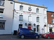 The Lion Inn inside