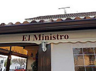 Moreno El Ministro outside