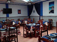 Cerveceria Marisqueria El Yate inside