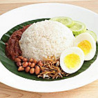 Nasi Lemak Kuning Berlauk food