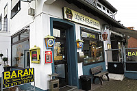 Baran Döner Pizzeria Rehan outside