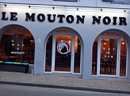 Le Mouton Noir outside