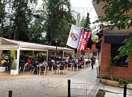 Café Universal outside