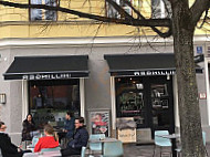 Leo Hillinger Wineshop & Bar Munchen food