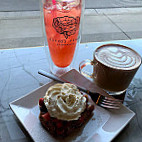 Poppy Coffee & Cupcakes food