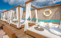 Sky & Sand Beachclub inside