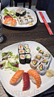 Lee's Sushi food