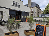 Distrikt Fabrique De Bieres Burgers outside