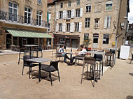 Bistrot De L'atelier inside