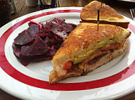 Rueben's Deli food