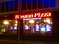 Boston Pizza inside