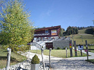 L'Anversis Table de Montagne outside