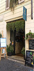 Humus Bistrot outside