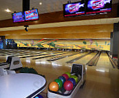 Bowling Van Gogh inside