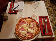 Resto Pizza Tavola food