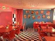 Le Planet Diner inside