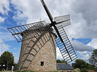 Le Moulin Du Mont food