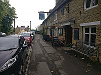 The Three Pigeons Witney outside