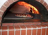 Pizza Des Vents food