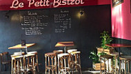 Le Petit Bistrot La Duranne inside