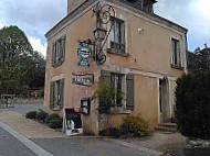 L'Auberge de l'Oree du Bois outside