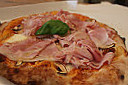 Una Pizza Di Napoli food