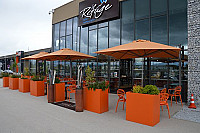 Le Refuge Cafe outside