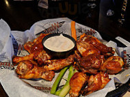 Wing Nutz food