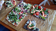 Jules Thin Crust food