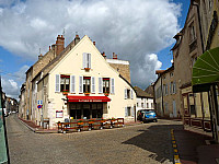 La Table de Guigone outside