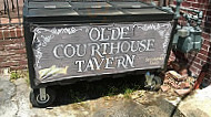 Olde Courthouse Tavern outside