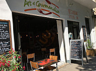 Art Et Gourmandise inside