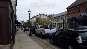 Bullwinkle's Top Hat Bistro outside