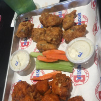 Original Mr B's Pizza & Wings food