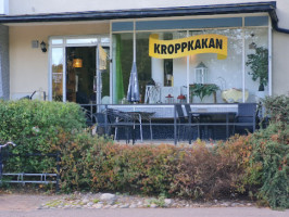 Kroppkakan outside