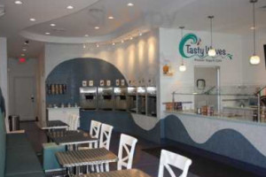 Tasty Waves Frozen Yogurt Cafe food